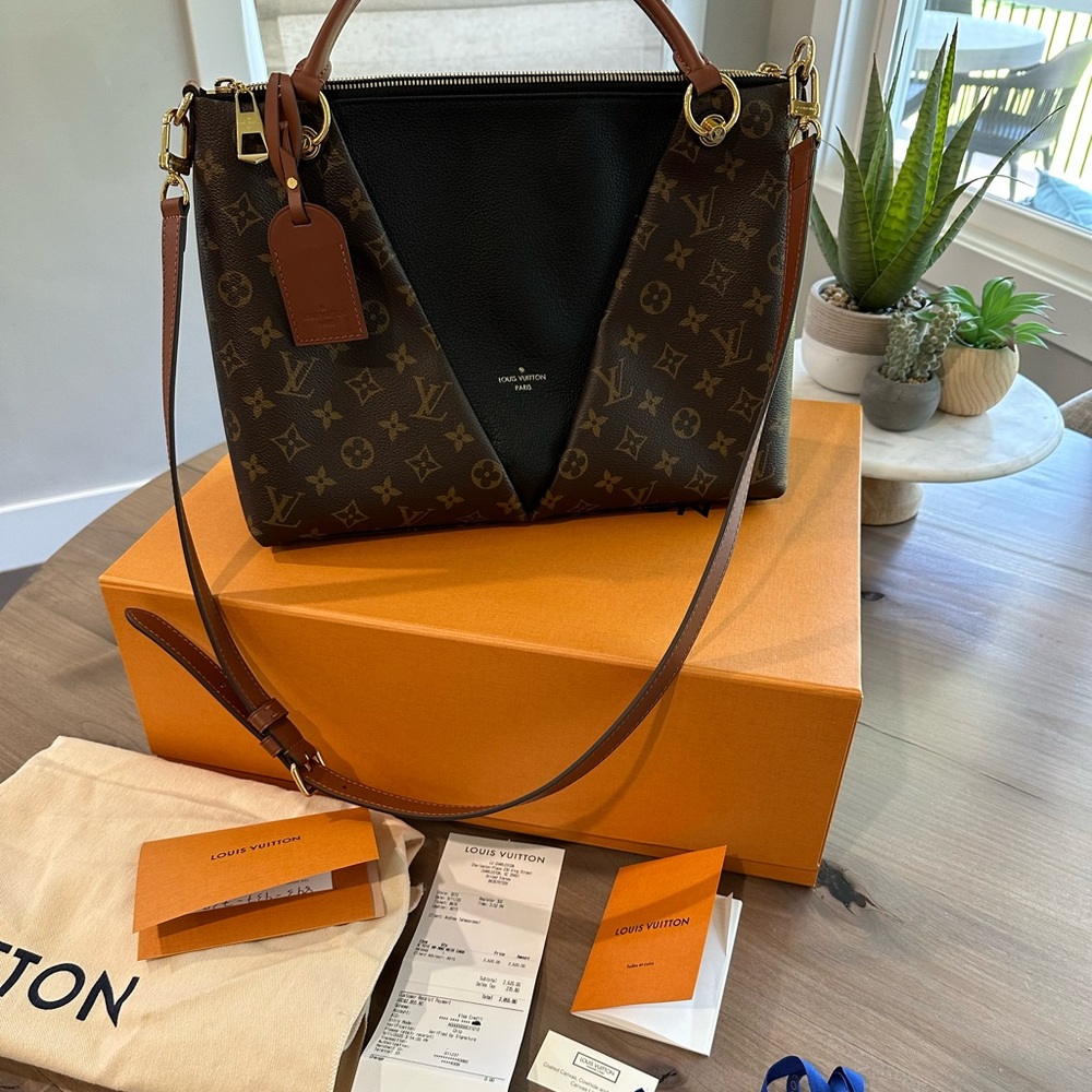 COPY - Louis Vuitton monogram V Tote MM crossbody black/brown EUC- RARE